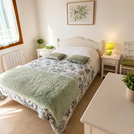 Le Domaine De L'etang De Sandanet Bed & Breakfast 3*