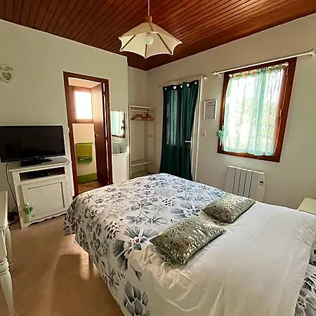 Bed & Breakfast Le Domaine De L'etang De Sandanet 3*