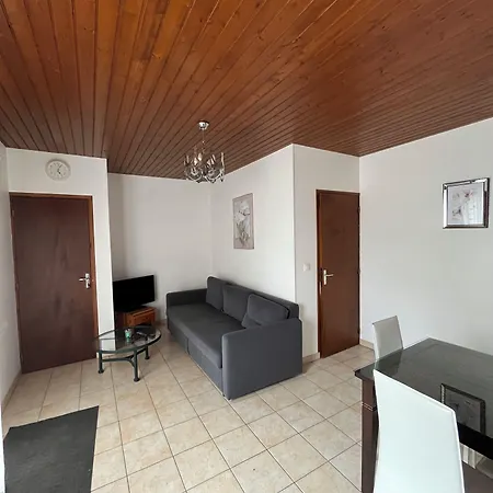 Le Domaine De L'etang De Sandanet Bed & Breakfast