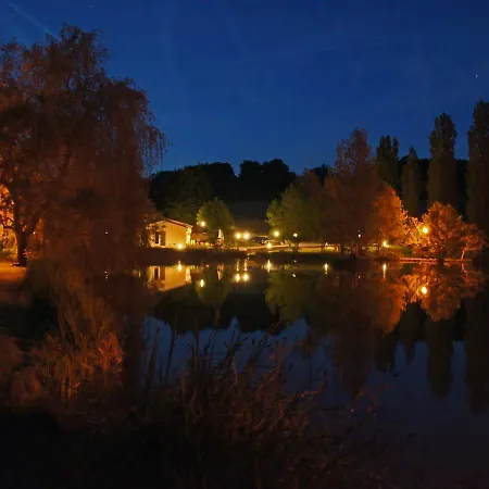 Bed & Breakfast Le Domaine De L'etang De Sandanet 3*