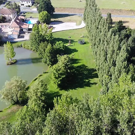 Bed & Breakfast Le Domaine De L'etang De Sandanet 3*